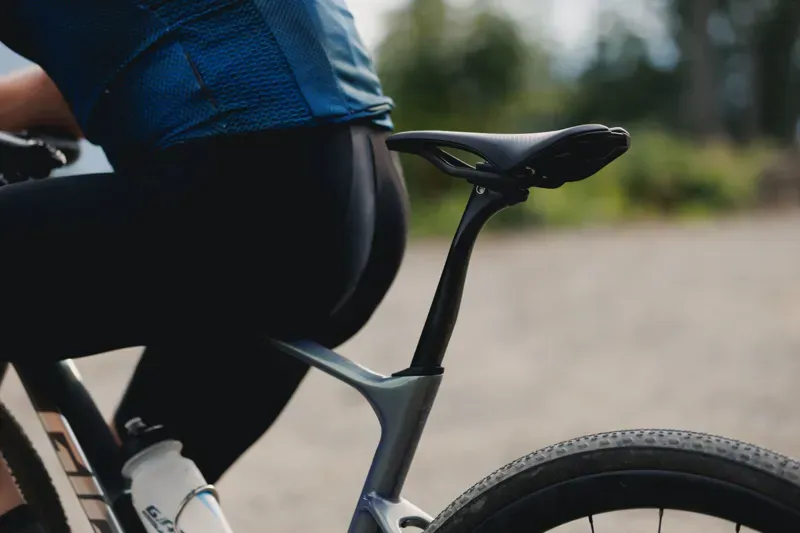 Giant Grit Saddle in Black-5