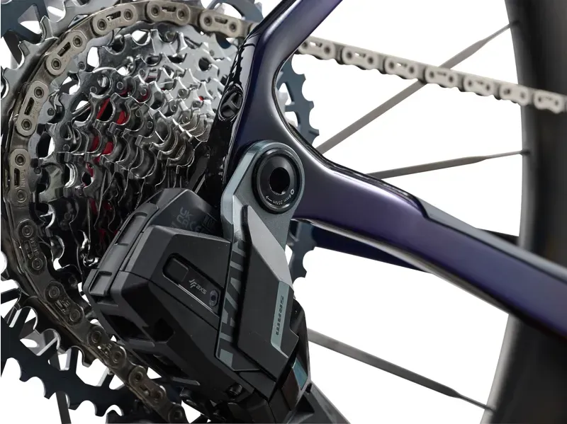 Giant Revolt Advanced SL 2 Gravel Race Bike-6